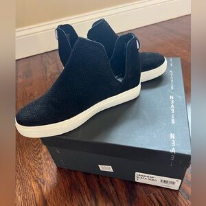 Black platform shoes. Size 7. Never worn comes with box.